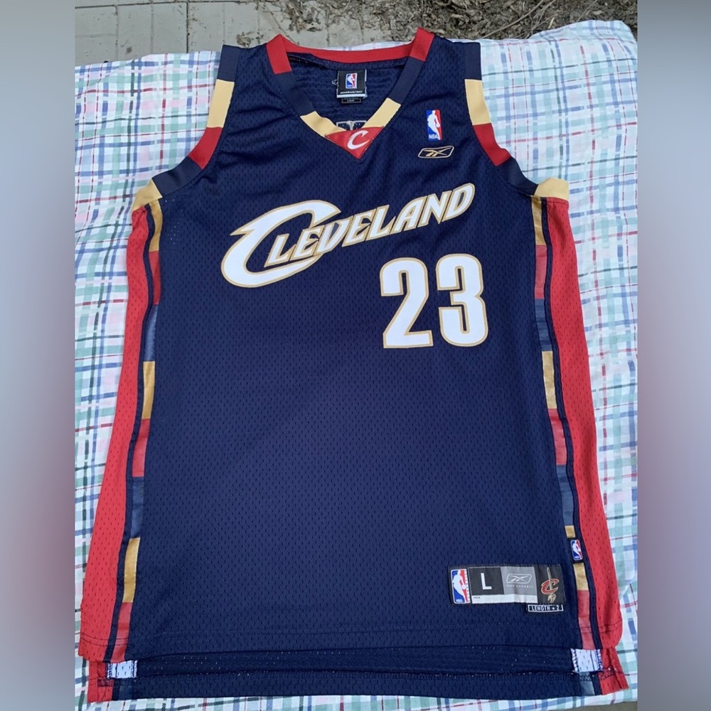 Reebok Cleveland Cavaliers Lebron James NBA Jersey
Size L - Picture 7 of 9